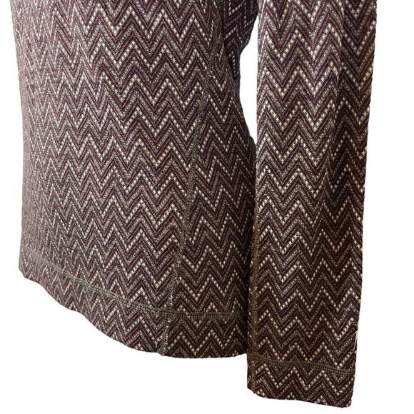 Women's Zigzag Pattern Sweater - Black and White - Picture 10 of 16